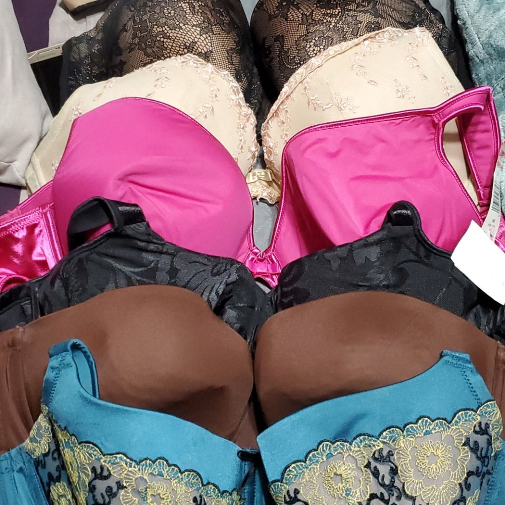 Bras lot Sz 40dd Some w/tags